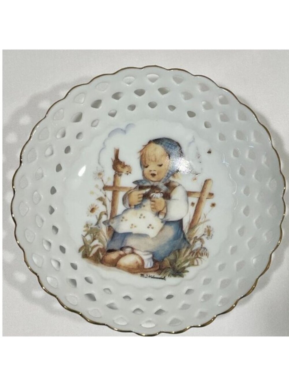 M.J. HUMMEL Genuine Vintage Filagree Trinket Dish "Er Liebtmich - He Loves Me?"